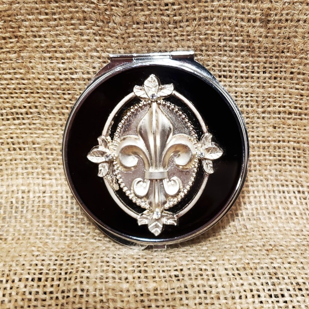 Elegant Vintage Dual Mirrored Fleur De Lis Compact Black And Silver Tone - Picture 2 of 8